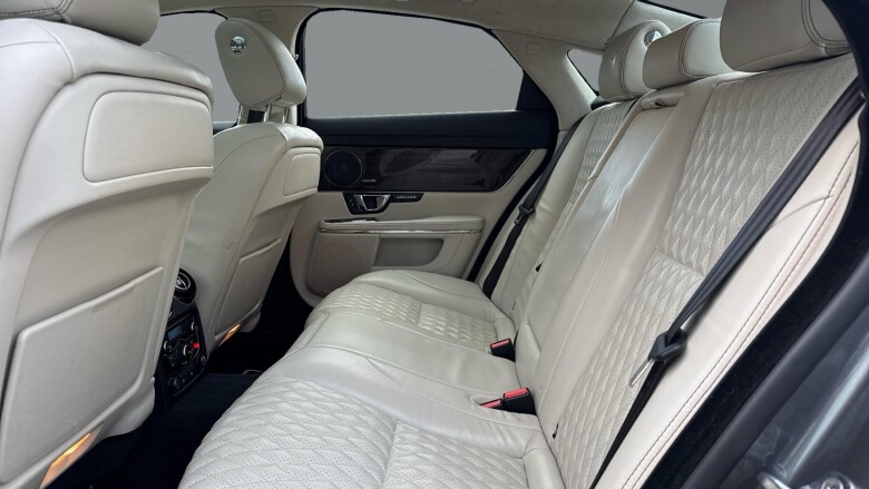 Jaguar XJ 3.0d V6 Portfolio 4dr Auto Diesel Saloon